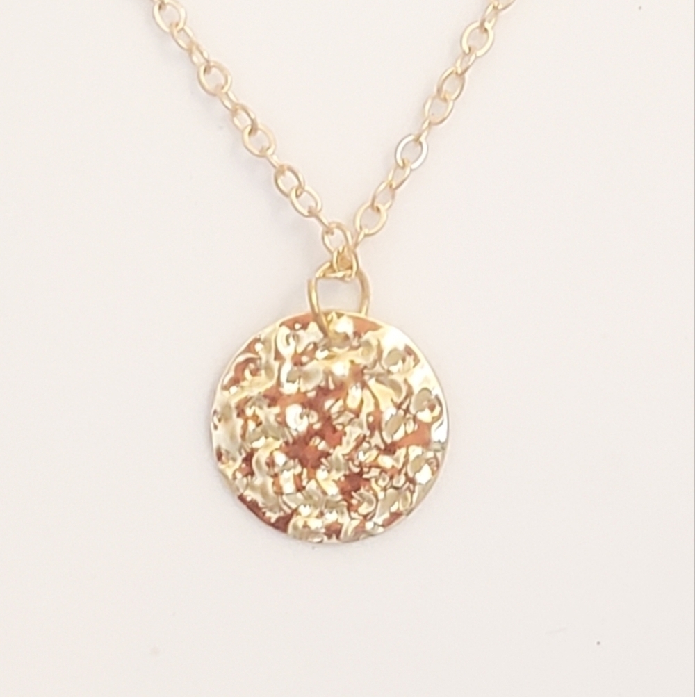 💚5/$25 Elegant Gold Tone Round Hammered Pendant Necklace